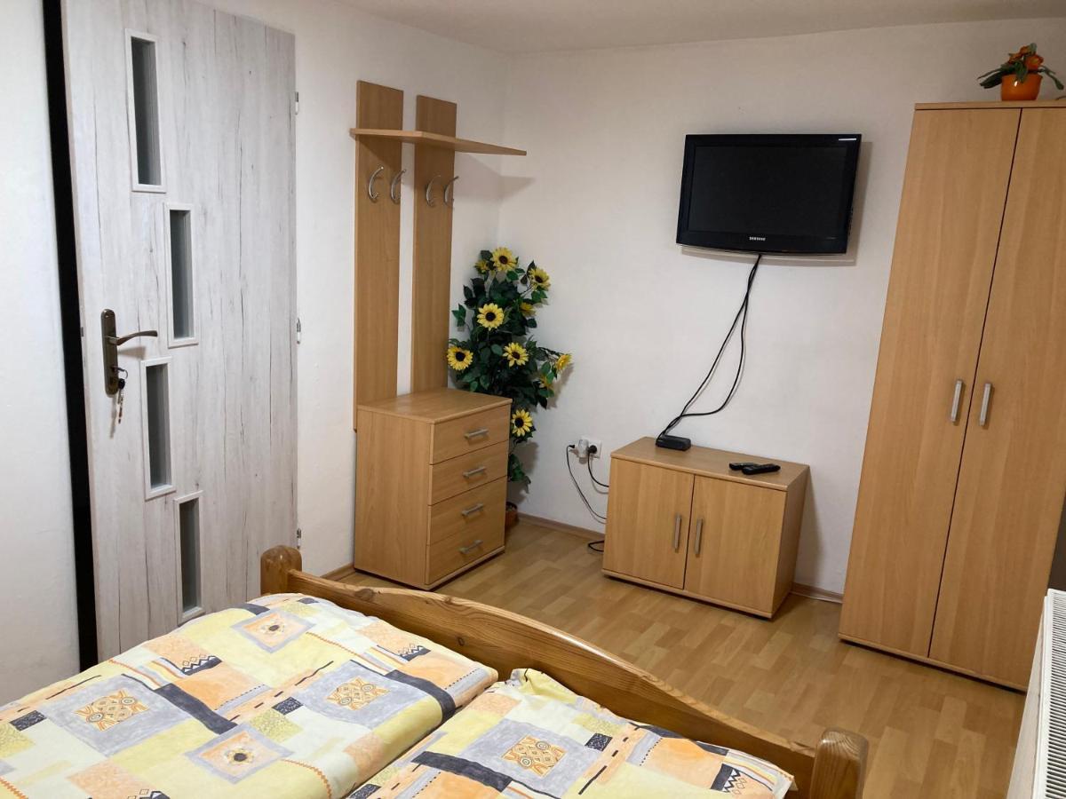 Apartman Klaudia Ruzomberok Exteriör bild